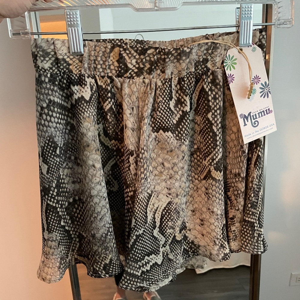 Show Me Your Mumu Python Print Flowy Shorts | Size XS